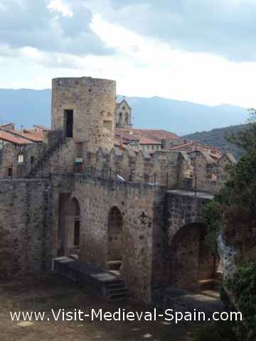 Slightly dingy view of the courtyard of Frais castle on a cloudy day